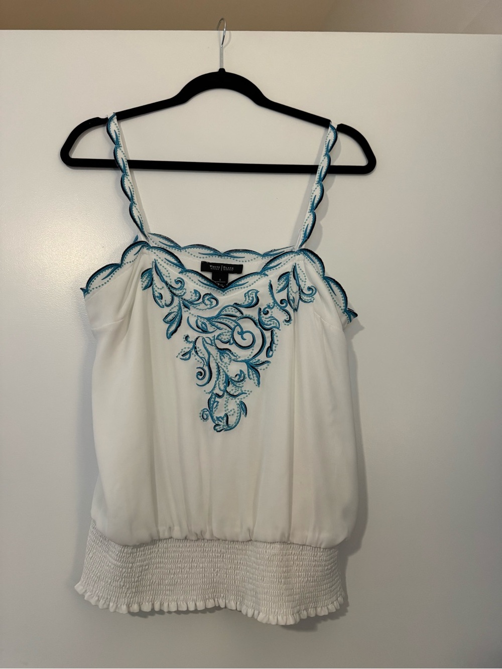 White House Black Market White blouse with Teal Embroidered Detail